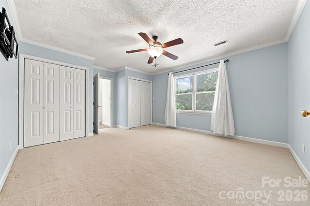 555 19th Avenue Lane NW, Hickory, NC 28601