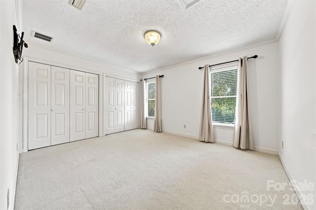 555 19th Avenue Lane NW, Hickory, NC 28601