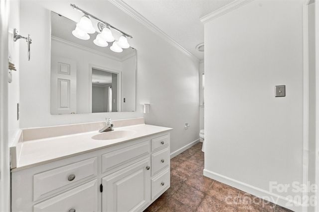 555 19th Avenue Lane NW, Hickory, NC 28601