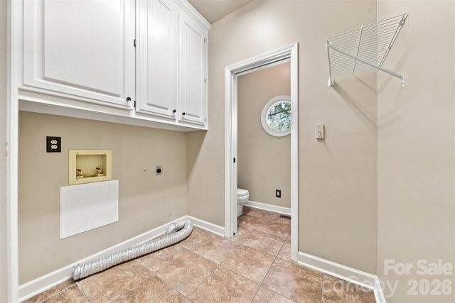555 19th Avenue Lane NW, Hickory, NC 28601
