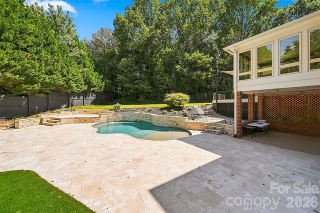 555 19th Avenue Lane NW, Hickory, NC 28601