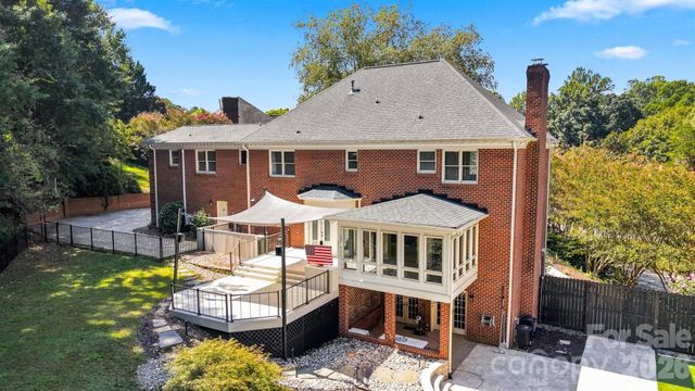 555 19th Avenue Lane NW, Hickory, NC 28601