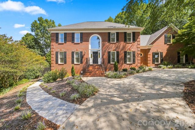 555 19th Avenue Lane NW, Hickory, NC 28601