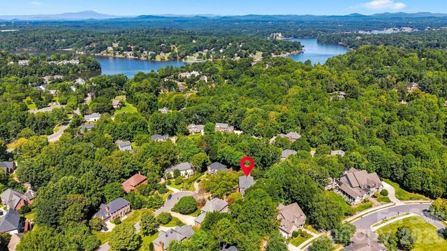 555 19th Avenue Lane NW, Hickory, NC 28601