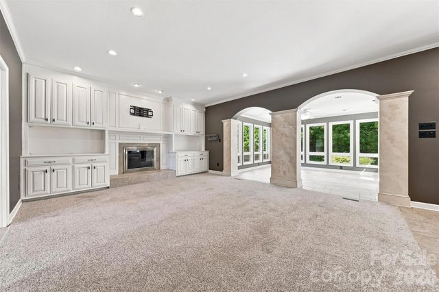 555 19th Avenue Lane NW, Hickory, NC 28601
