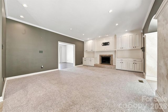 555 19th Avenue Lane NW, Hickory, NC 28601