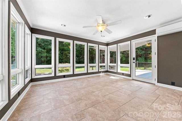 555 19th Avenue Lane NW, Hickory, NC 28601
