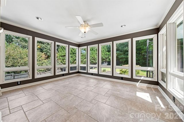 555 19th Avenue Lane NW, Hickory, NC 28601