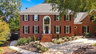 555 19th Avenue Lane NW, Hickory, NC 28601