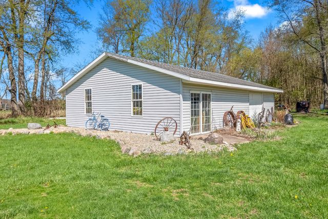 320 Jonesville Road, Jonesville, MI 49250