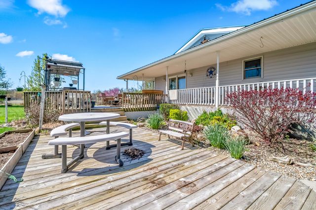 320 Jonesville Road, Jonesville, MI 49250