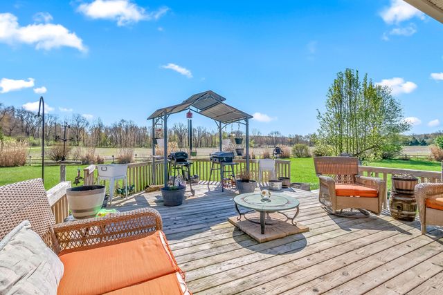 320 Jonesville Road, Jonesville, MI 49250
