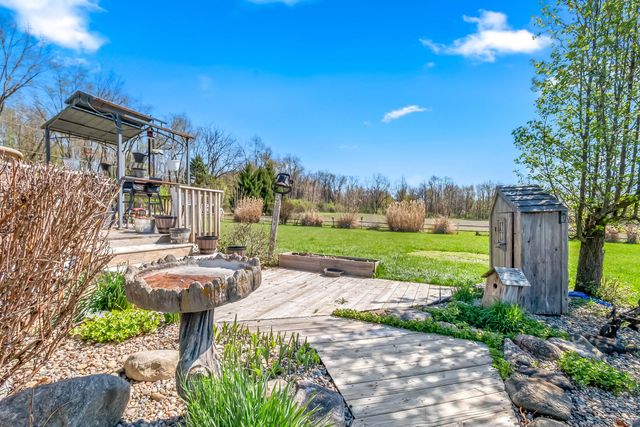 320 Jonesville Road, Jonesville, MI 49250