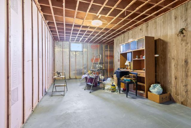 320 Jonesville Road, Jonesville, MI 49250