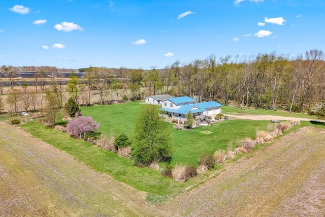 320 Jonesville Road, Jonesville, MI 49250