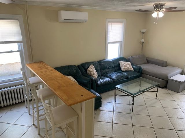 14 Grafton Street, Newport, RI 02840
