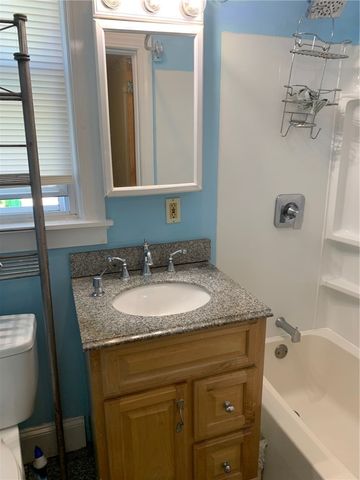 14 Grafton Street, Newport, RI 02840