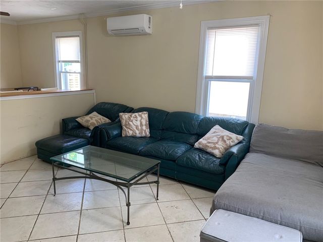 14 Grafton Street, Newport, RI 02840