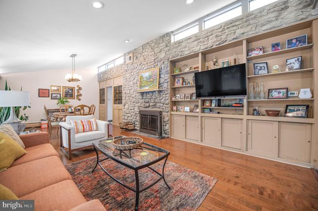 2409 ASHBOURNE RD, Wyncote, PA 19095