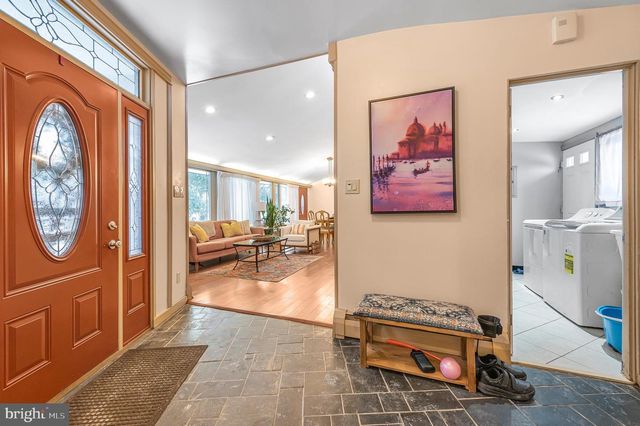 2409 ASHBOURNE RD, Wyncote, PA 19095