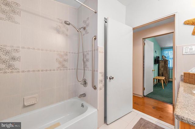 2409 ASHBOURNE RD, Wyncote, PA 19095