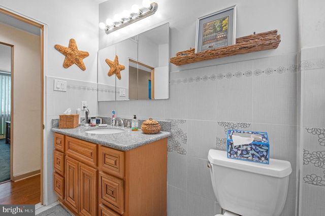 2409 ASHBOURNE RD, Wyncote, PA 19095