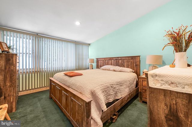 2409 ASHBOURNE RD, Wyncote, PA 19095