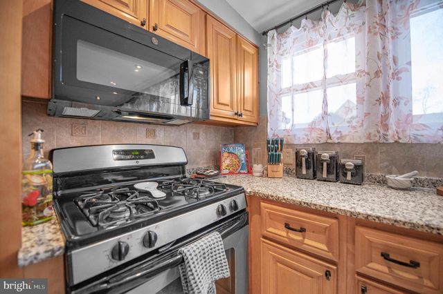 2409 ASHBOURNE RD, Wyncote, PA 19095