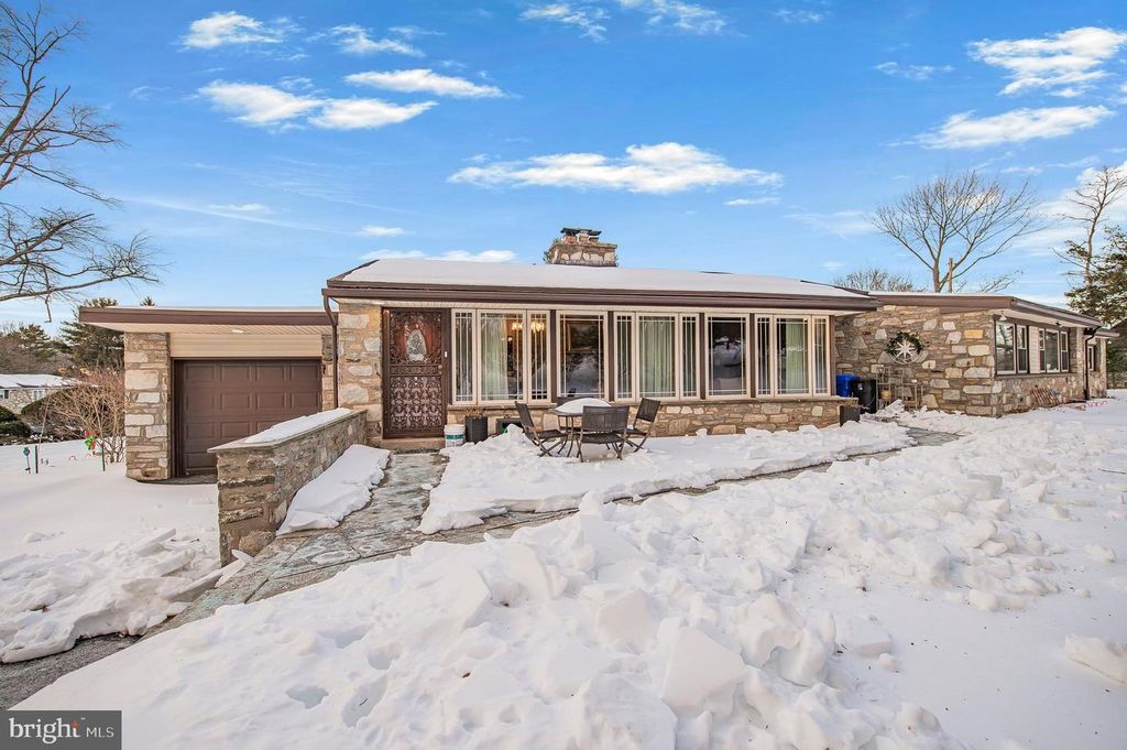 2409 ASHBOURNE RD, Wyncote, PA 19095