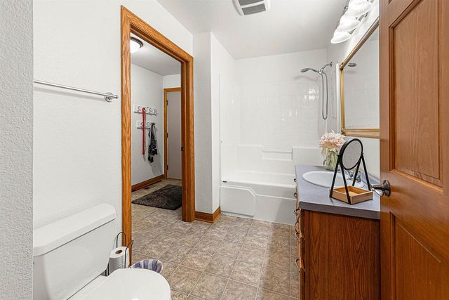 W144N10968 FOND DU LAC AVENUE, Germantown, WI 53022