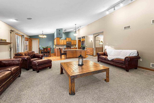 W144N10968 FOND DU LAC AVENUE, Germantown, WI 53022