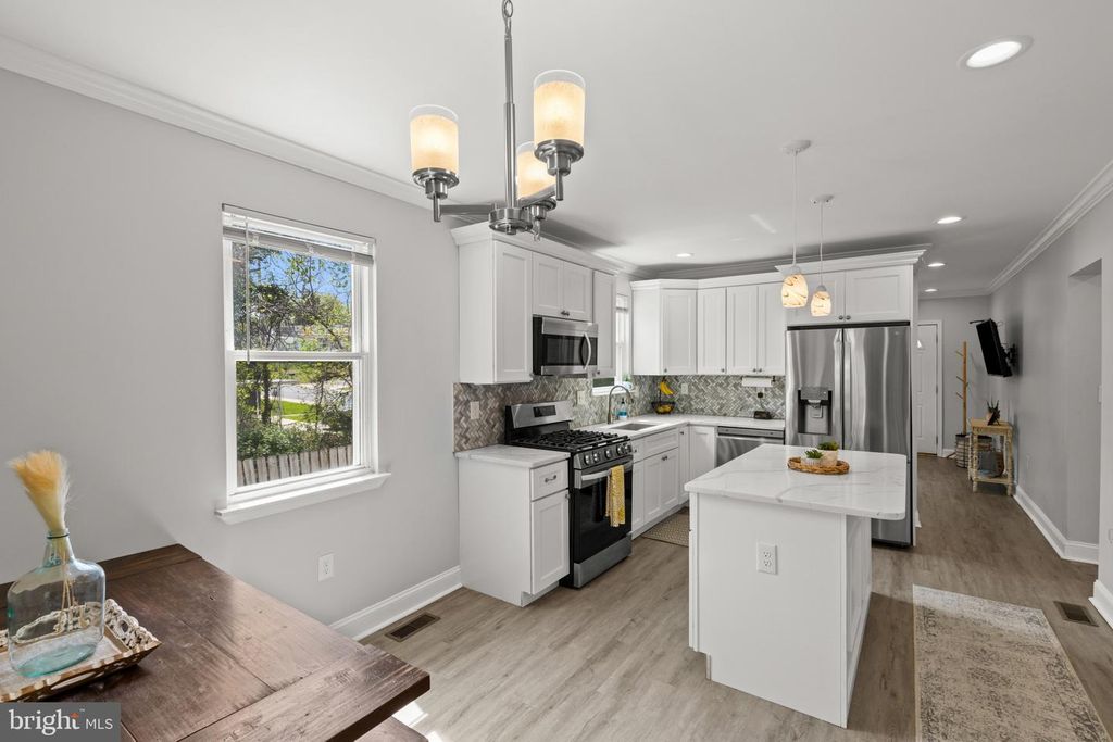 Image 10 of property listing at 5823 WESTWOOD AVE, Baltimore, MD 21206