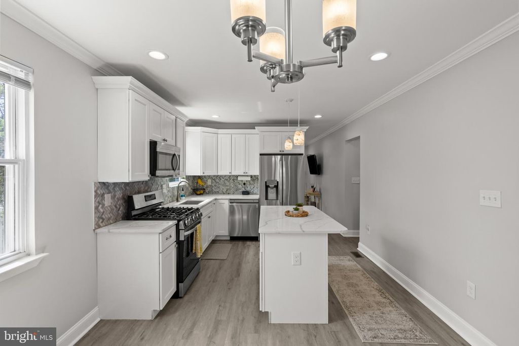 Image 11 of property listing at 5823 WESTWOOD AVE, Baltimore, MD 21206