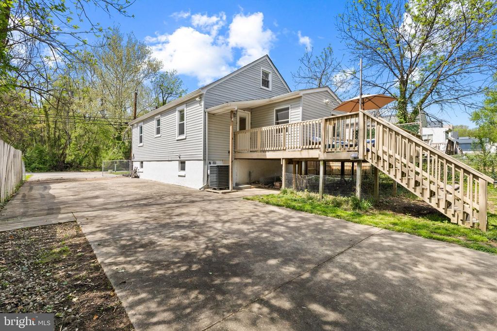 Image 33 of property listing at 5823 WESTWOOD AVE, Baltimore, MD 21206