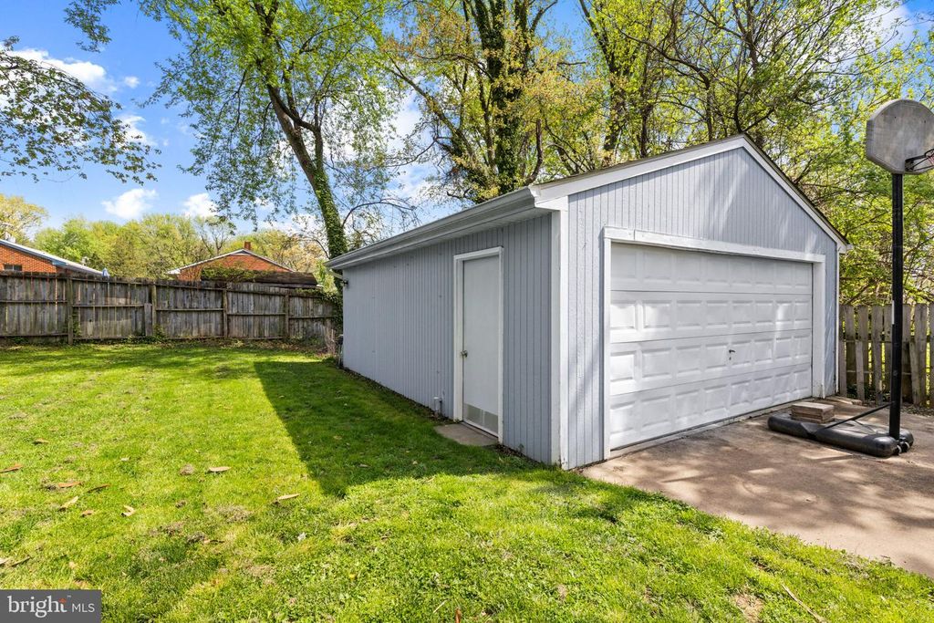 Image 34 of property listing at 5823 WESTWOOD AVE, Baltimore, MD 21206