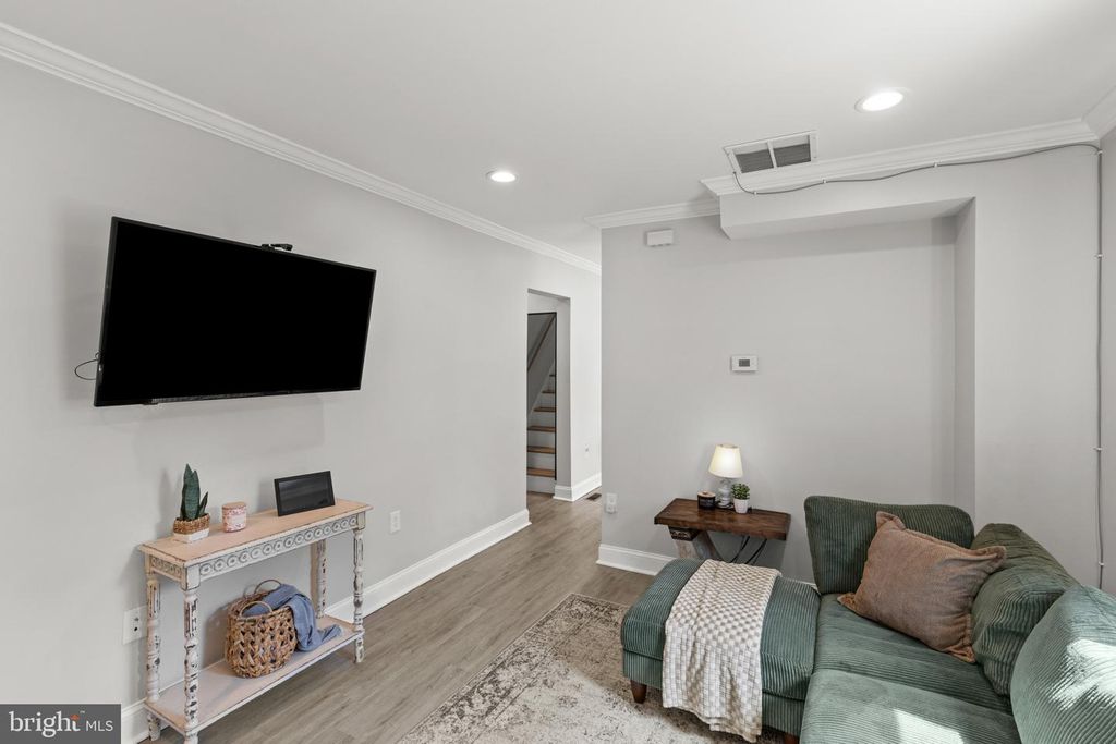 Image 7 of property listing at 5823 WESTWOOD AVE, Baltimore, MD 21206