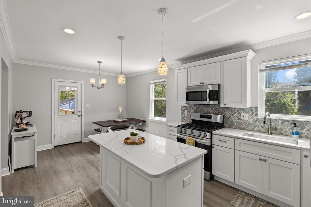 Image 8 of property listing at 5823 WESTWOOD AVE, Baltimore, MD 21206