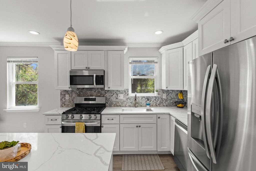 Image 9 of property listing at 5823 WESTWOOD AVE, Baltimore, MD 21206