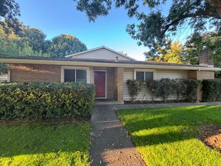 8187 La Riviera Dr, Sacramento, CA 95826