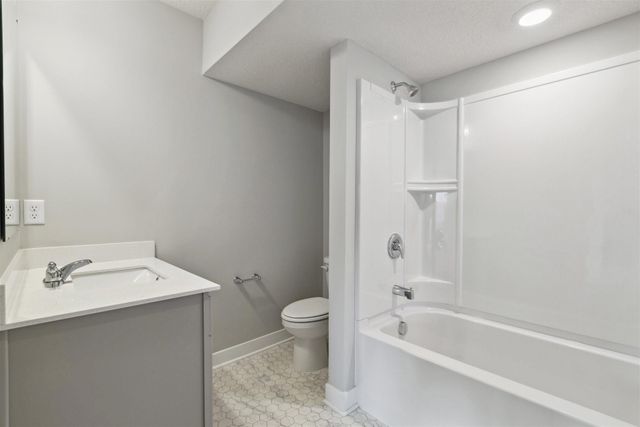 1649 Shasta Drive, Shakopee, MN 55379