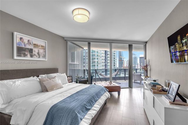 1000 Brickell Plaza 2402, Miami, FL 33131