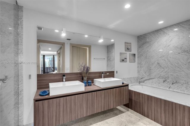 1000 Brickell Plaza 2402, Miami, FL 33131