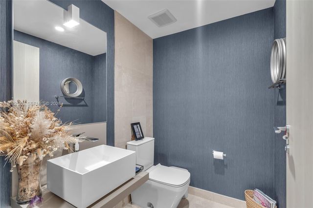 1000 Brickell Plaza 2402, Miami, FL 33131