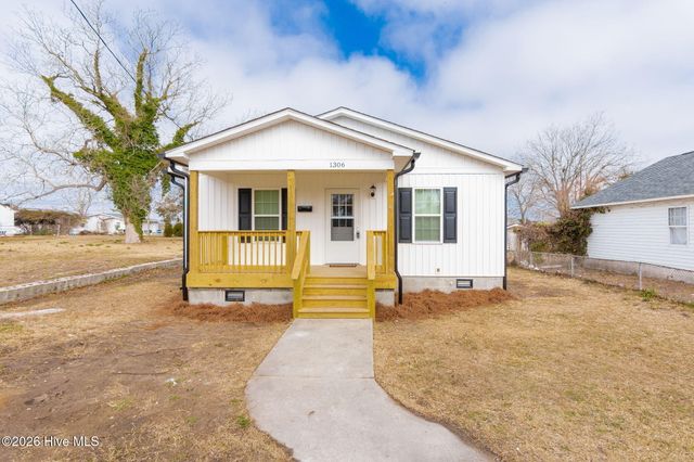 1306 Fisher Street, Morehead City, NC 28557