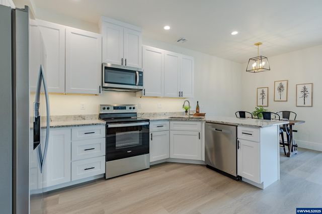 729 Periander Wy, Harrisburg, OR 97446