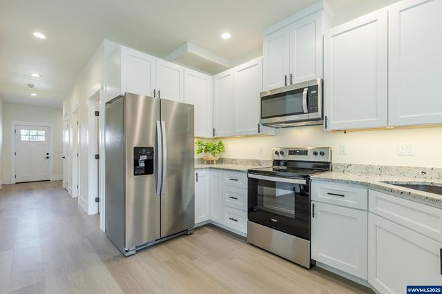 729 Periander Wy, Harrisburg, OR 97446