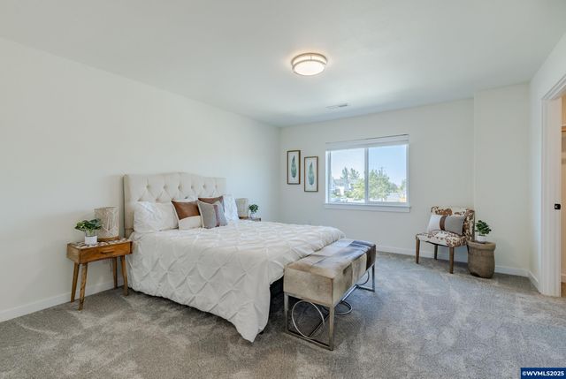 729 Periander Wy, Harrisburg, OR 97446