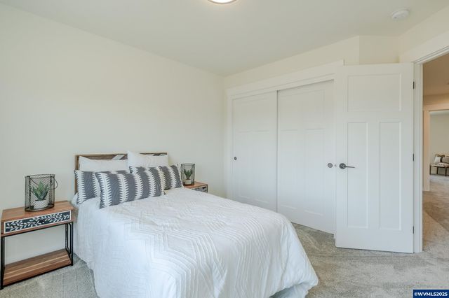 729 Periander Wy, Harrisburg, OR 97446