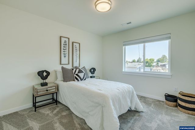 729 Periander Wy, Harrisburg, OR 97446