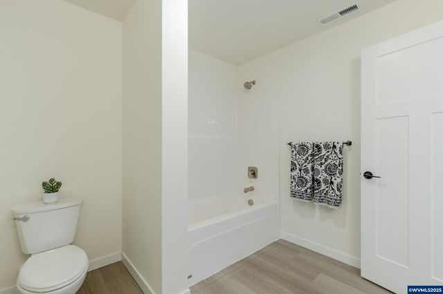 729 Periander Wy, Harrisburg, OR 97446